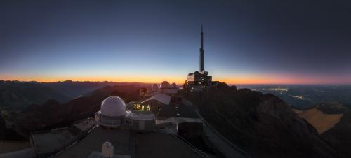 La nuit tombe sur le Pic