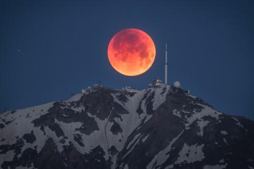 Lune Rouge sur le Pic