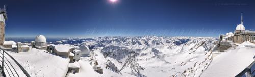 Panorama complet des Pyrenees depuis le Pic du Midi